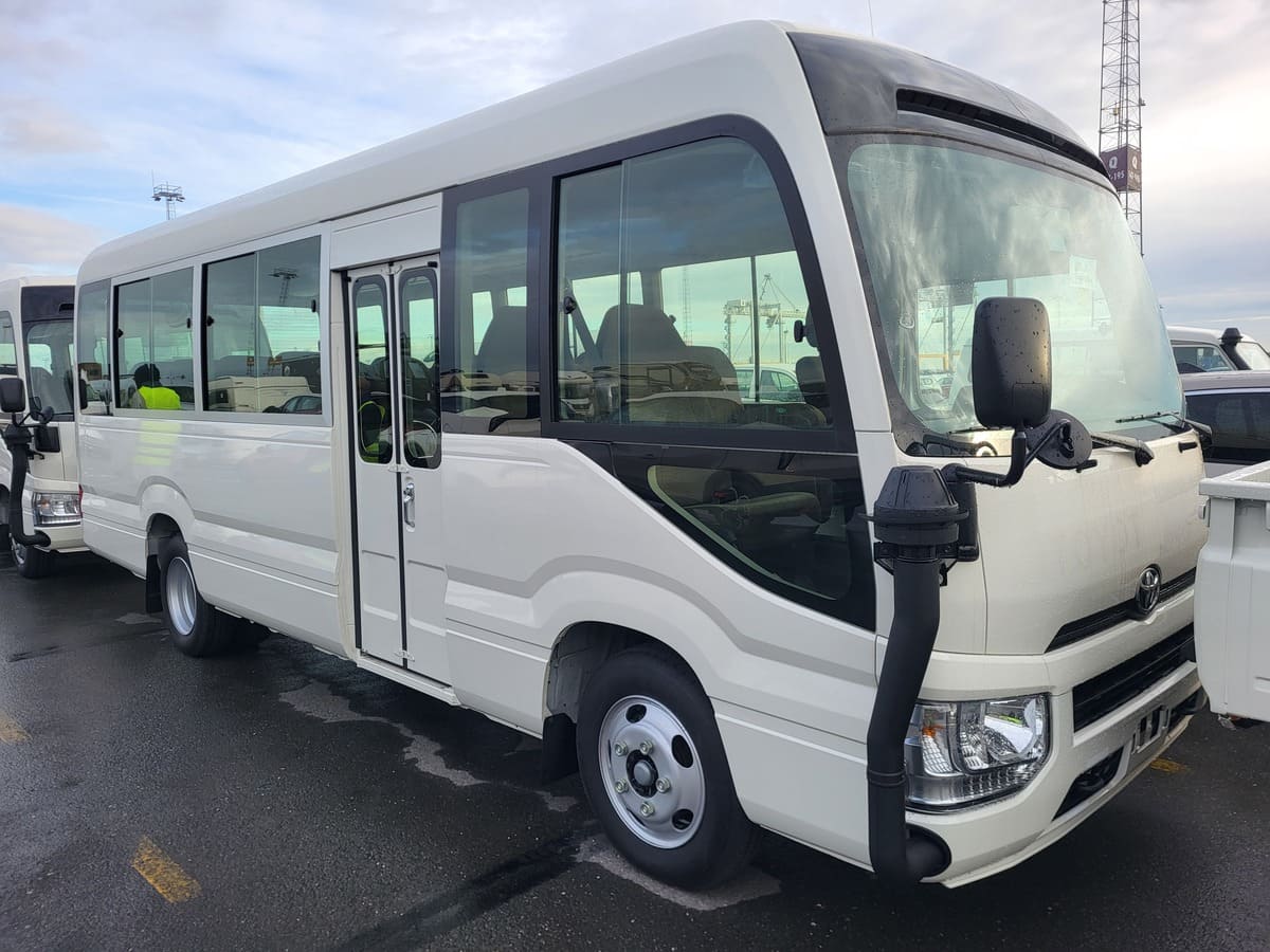 Toyota Coaster 4.2L Diesel 30 places Comfort