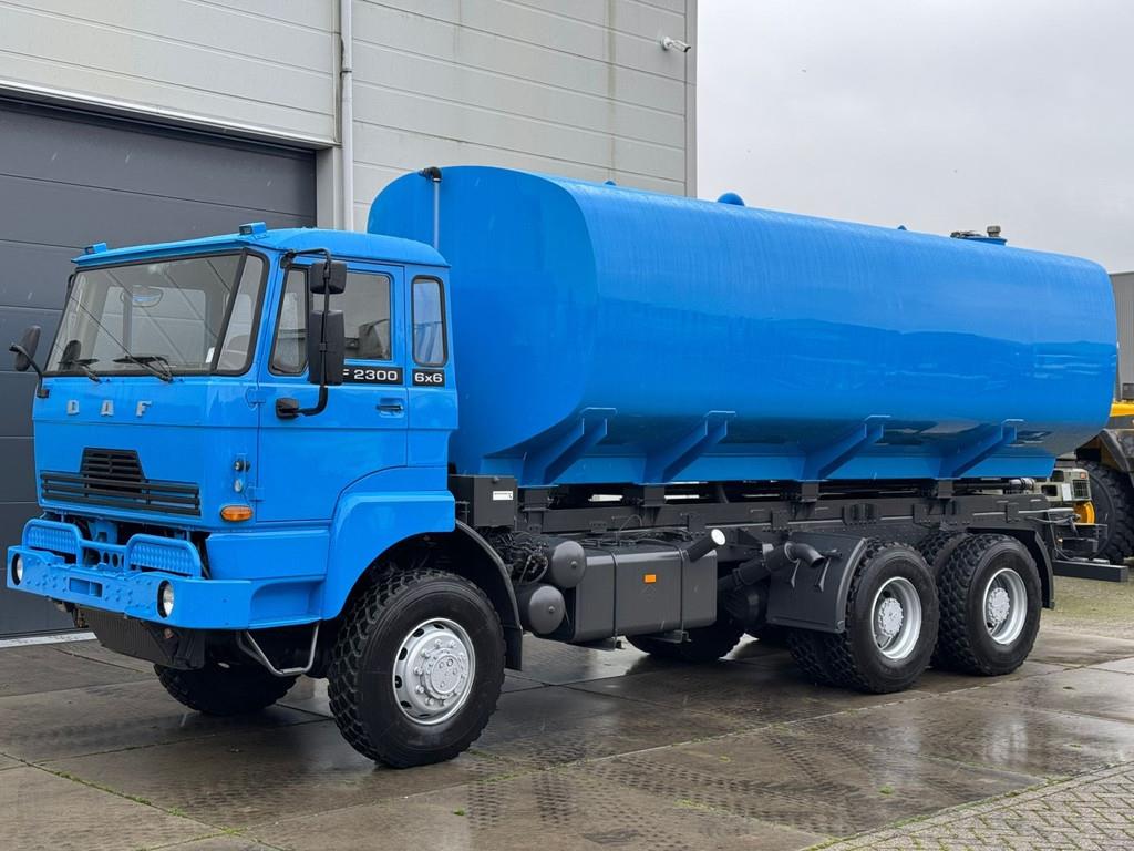 Camion citerne à eau